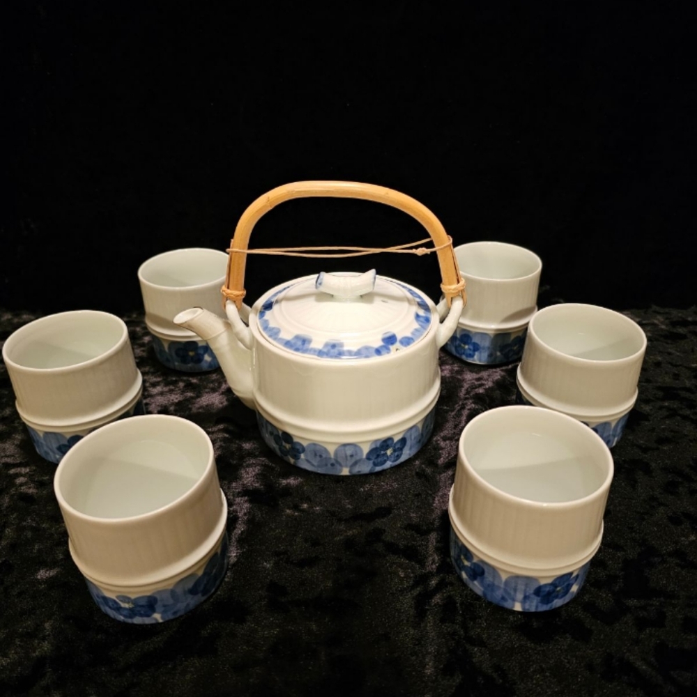 Vintage Deutsche Noritake Tea Set Includes Tea Pot With Lid And 6 Cups Blue/Wht